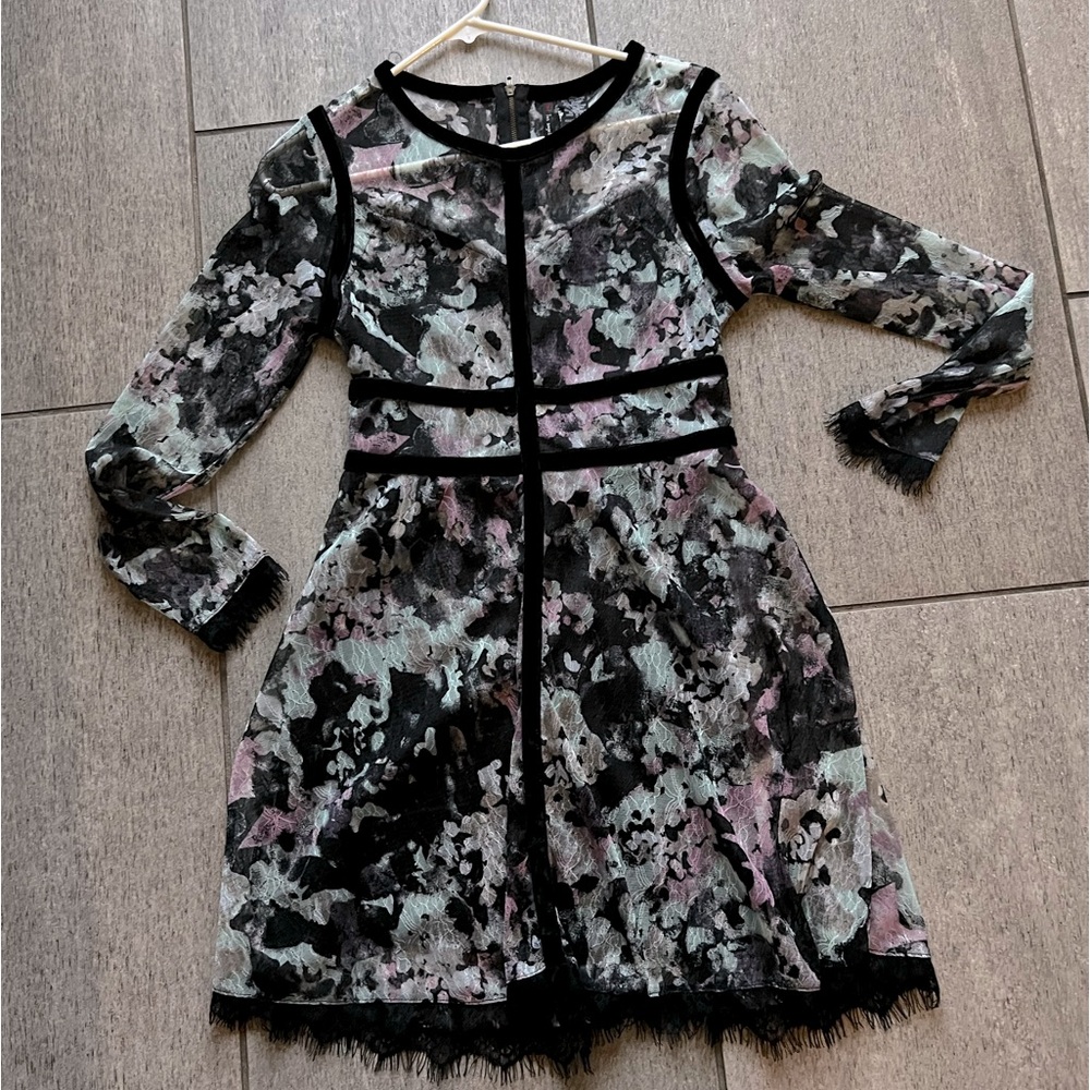 Floral lace dress with velvet detail